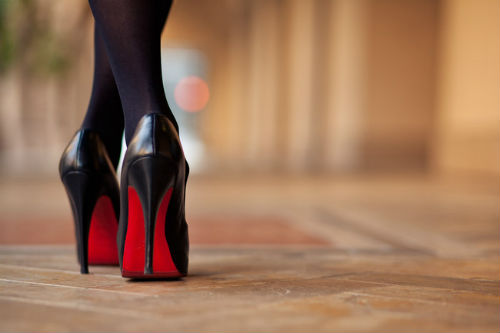 Geen enkele schoen wordt zo vaak van achter gefotografeerd als die van Louboutin.
