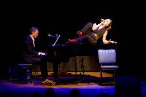 Cabaretière Louise Korthals en pianist Erik Verwey. (Bron: prinsjesfestival.nl)