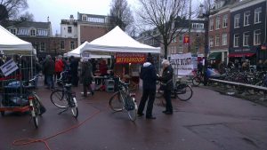 Demonstratie/feestje op het Marie Heinekenplein (bron: Fabian de Bont)